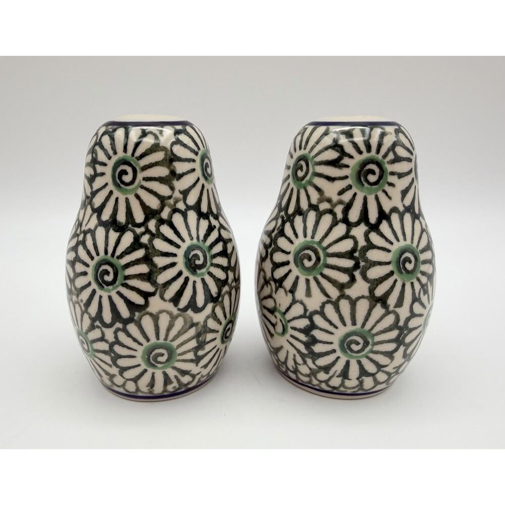 Polish Pottery Handmade Floral Salt & Pepper Shakers Green Daisy Flowers Poland